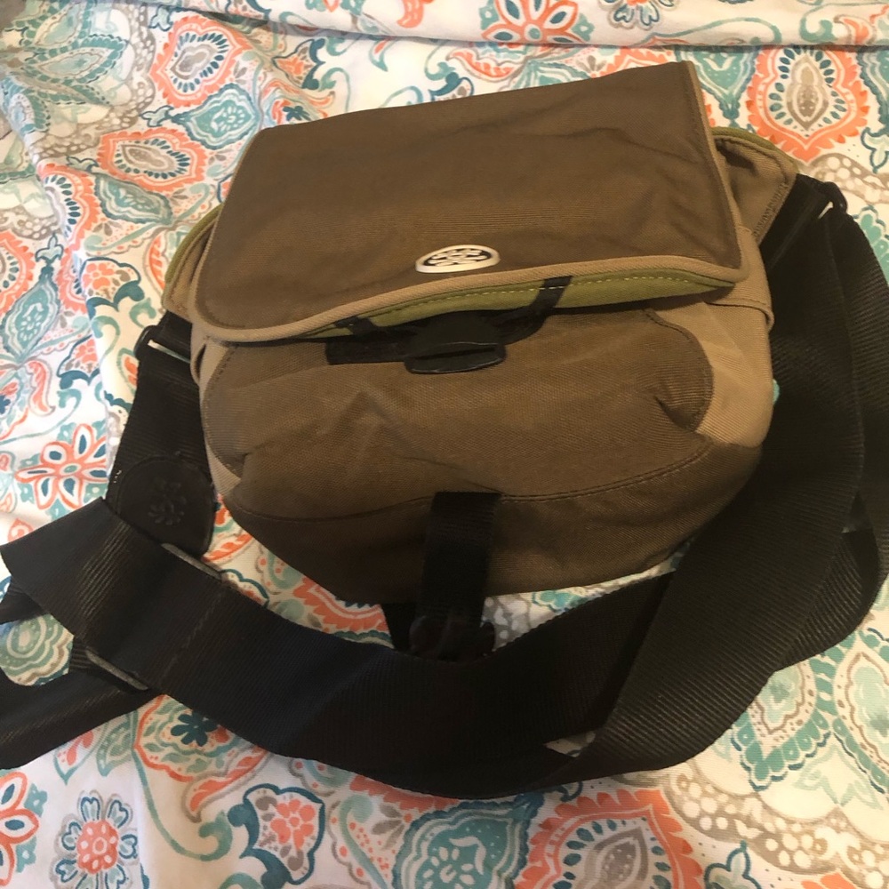 Stylish Brown Camera Bag- 35A $65 or $60 w/offer